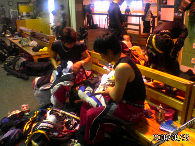 ���̉摜�̒��쌠��
Hiroshima Inline Hockey League(HIHL)�ɂ���܂��B�摜�f�[�^�̖��f�]�p�͌ł����f��\���グ�܂��B