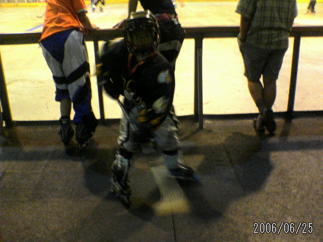 ���̉摜�̒��쌠��
Hiroshima Inline Hockey League(HIHL)�ɂ���܂��B�摜�f�[�^�̖��f�]�p�͌ł����f��\���グ�܂��B