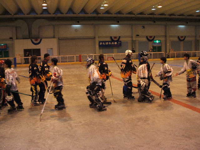 ���̉摜�̒��쌠��
Hiroshima Inline Hockey League(HIHL)�ɂ���܂��B�摜�f�[�^�̖��f�]�p�͌ł����f��\���グ�܂��B