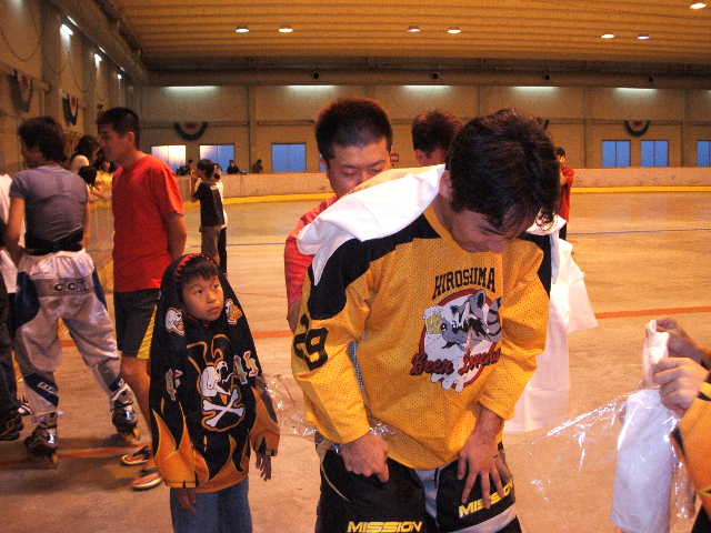 ���̉摜�̒��쌠��
Hiroshima Inline Hockey League(HIHL)�ɂ���܂��B�摜�f�[�^�̖��f�]�p�͌ł����f��\���グ�܂��B