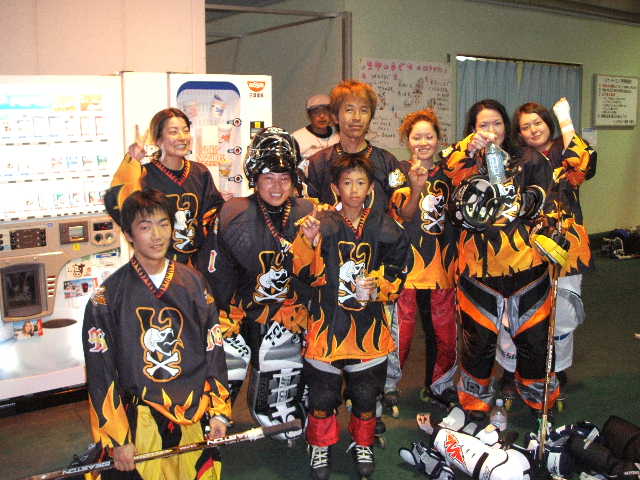���̉摜�̒��쌠��
Hiroshima Inline Hockey League(HIHL)�ɂ���܂��B�摜�f�[�^�̖��f�]�p�͌ł����f��\���グ�܂��B