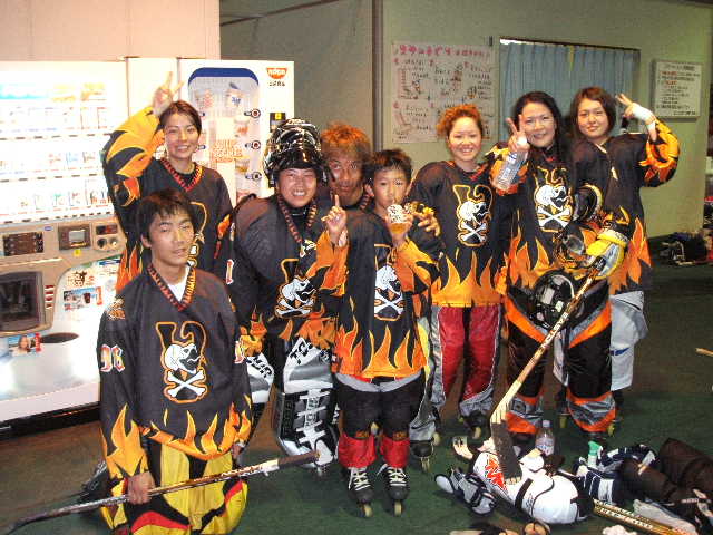 ���̉摜�̒��쌠��
Hiroshima Inline Hockey League(HIHL)�ɂ���܂��B�摜�f�[�^�̖��f�]�p�͌ł����f��\���グ�܂��B
