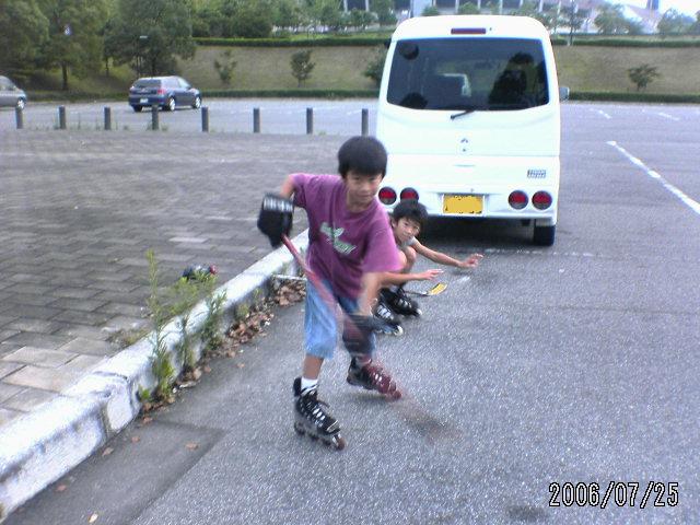 ���̉摜�̒��쌠��
Hiroshima Inline Hockey League(HIHL)�ɂ���܂��B�摜�f�[�^�̖��f�]�p�͌ł����f��\���グ�܂��B