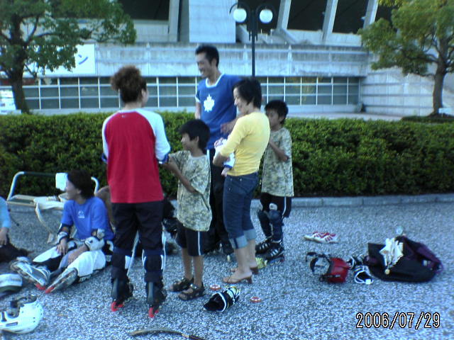 ���̉摜�̒��쌠��
Hiroshima Inline Hockey League(HIHL)�ɂ���܂��B�摜�f�[�^�̖��f�]�p�͌ł����f��\���グ�܂��B