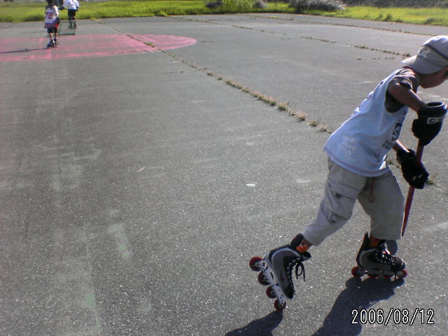 ���̉摜�̒��쌠��
Hiroshima Inline Hockey League(HIHL)�ɂ���܂��B�摜�f�[�^�̖��f�]�p�͌ł����f��\���グ�܂��B