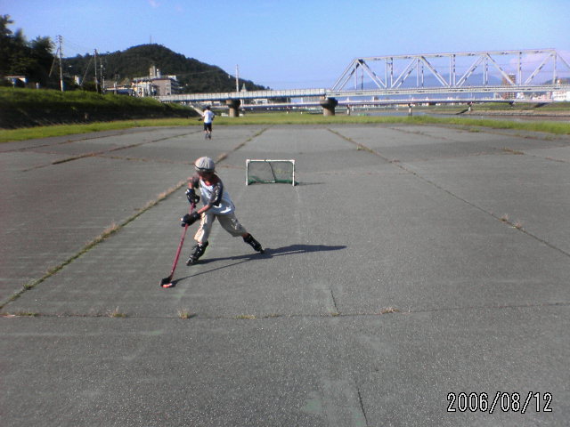 ���̉摜�̒��쌠��
Hiroshima Inline Hockey League(HIHL)�ɂ���܂��B�摜�f�[�^�̖��f�]�p�͌ł����f��\���グ�܂��B