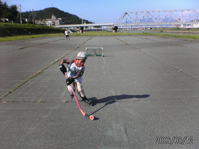 ���̉摜�̒��쌠��
Hiroshima Inline Hockey League(HIHL)�ɂ���܂��B�摜�f�[�^�̖��f�]�p�͌ł����f��\���グ�܂��B