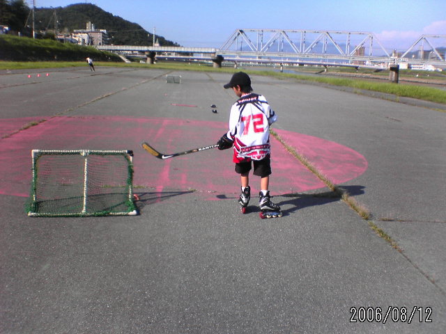 ���̉摜�̒��쌠��
Hiroshima Inline Hockey League(HIHL)�ɂ���܂��B�摜�f�[�^�̖��f�]�p�͌ł����f��\���グ�܂��B