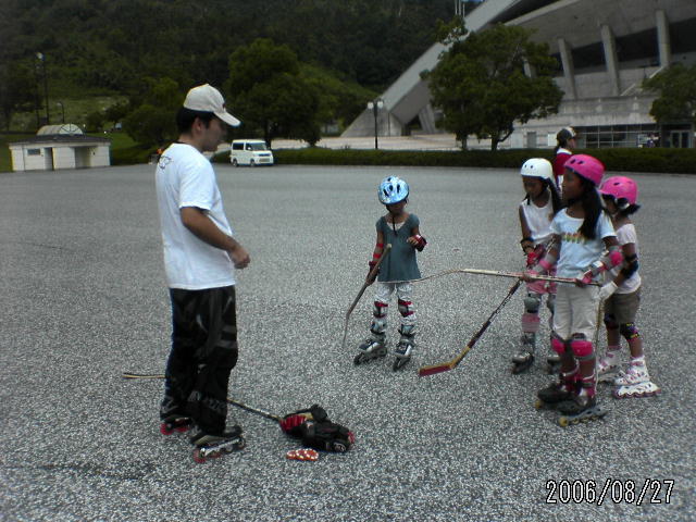 ���̉摜�̒��쌠��
Hiroshima Inline Hockey League(HIHL)�ɂ���܂��B�摜�f�[�^�̖��f�]�p�͌ł����f��\���グ�܂��B