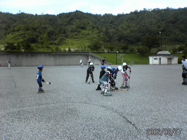 ���̉摜�̒��쌠��
Hiroshima Inline Hockey League(HIHL)�ɂ���܂��B�摜�f�[�^�̖��f�]�p�͌ł����f��\���グ�܂��B