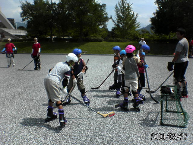 ���̉摜�̒��쌠��
Hiroshima Inline Hockey League(HIHL)�ɂ���܂��B�摜�f�[�^�̖��f�]�p�͌ł����f��\���グ�܂��B