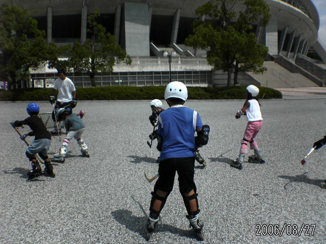 ���̉摜�̒��쌠��
Hiroshima Inline Hockey League(HIHL)�ɂ���܂��B�摜�f�[�^�̖��f�]�p�͌ł����f��\���グ�܂��B
