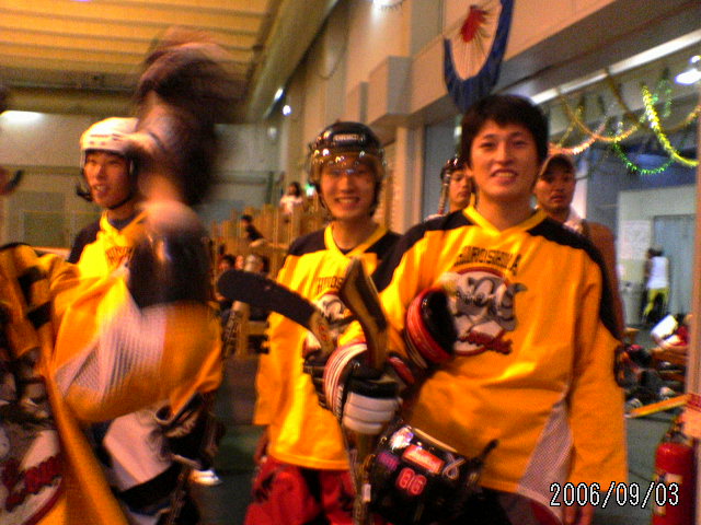 ���̉摜�̒��쌠��
Hiroshima Inline Hockey League(HIHL)�ɂ���܂��B�摜�f�[�^�̖��f�]�p�͌ł����f��\���グ�܂��B