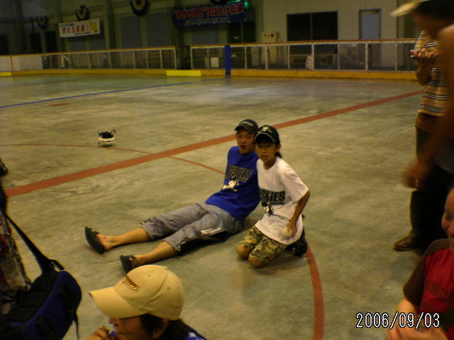 ���̉摜�̒��쌠��
Hiroshima Inline Hockey League(HIHL)�ɂ���܂��B�摜�f�[�^�̖��f�]�p�͌ł����f��\���グ�܂��B