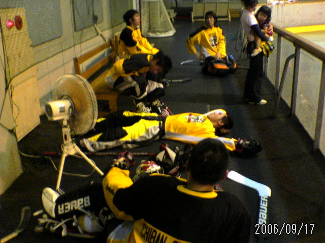 ���̉摜�̒��쌠��
Hiroshima Inline Hockey League(HIHL)�ɂ���܂��B�摜�f�[�^�̖��f�]�p�͌ł����f��\���グ�܂��B