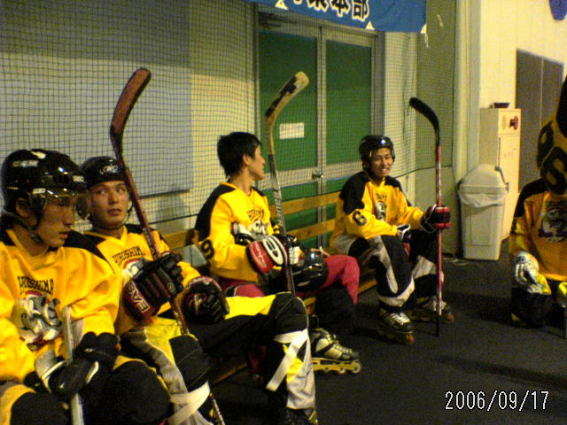 ���̉摜�̒��쌠��
Hiroshima Inline Hockey League(HIHL)�ɂ���܂��B�摜�f�[�^�̖��f�]�p�͌ł����f��\���グ�܂��B