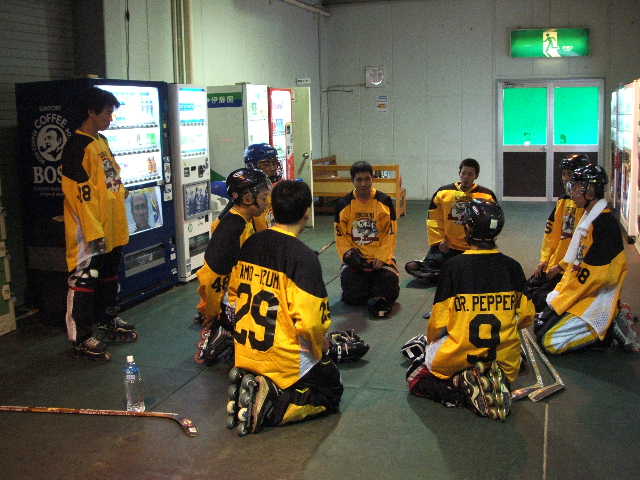 ���̉摜�̒��쌠��
Hiroshima Inline Hockey League(HIHL)�ɂ���܂��B�摜�f�[�^�̖��f�]�p�͌ł����f��\���グ�܂��B