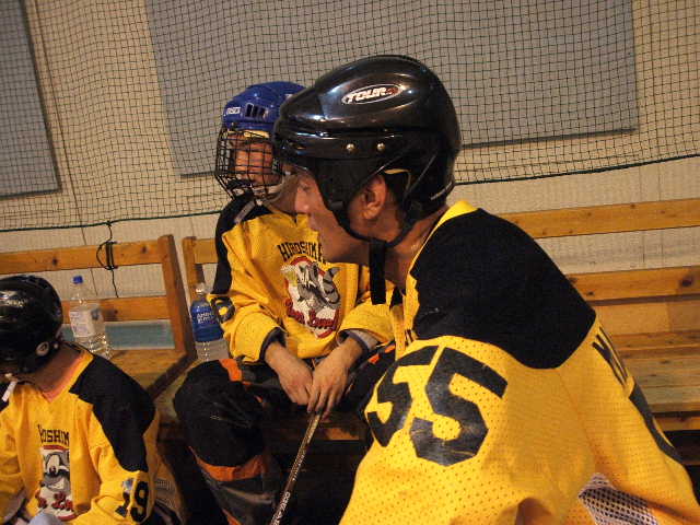 ���̉摜�̒��쌠��
Hiroshima Inline Hockey League(HIHL)�ɂ���܂��B�摜�f�[�^�̖��f�]�p�͌ł����f��\���グ�܂��B