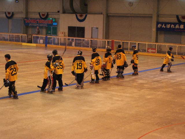 ���̉摜�̒��쌠��
Hiroshima Inline Hockey League(HIHL)�ɂ���܂��B�摜�f�[�^�̖��f�]�p�͌ł����f��\���グ�܂��B