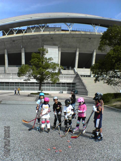 ���̉摜�̒��쌠��
Hiroshima Inline Hockey League(HIHL)�ɂ���܂��B�摜�f�[�^�̖��f�]�p�͌ł����f��\���グ�܂��B