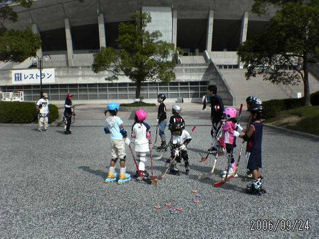 ���̉摜�̒��쌠��
Hiroshima Inline Hockey League(HIHL)�ɂ���܂��B�摜�f�[�^�̖��f�]�p�͌ł����f��\���グ�܂��B
