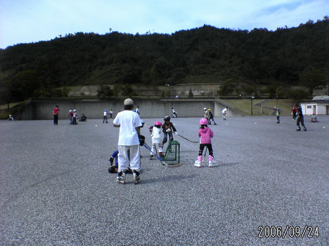 ���̉摜�̒��쌠��
Hiroshima Inline Hockey League(HIHL)�ɂ���܂��B�摜�f�[�^�̖��f�]�p�͌ł����f��\���グ�܂��B