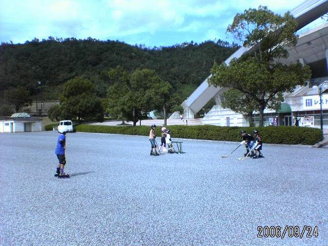 ���̉摜�̒��쌠��
Hiroshima Inline Hockey League(HIHL)�ɂ���܂��B�摜�f�[�^�̖��f�]�p�͌ł����f��\���グ�܂��B