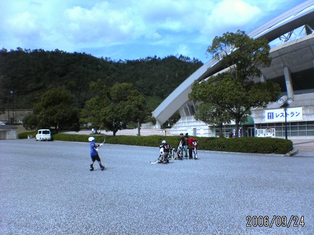 ���̉摜�̒��쌠��
Hiroshima Inline Hockey League(HIHL)�ɂ���܂��B�摜�f�[�^�̖��f�]�p�͌ł����f��\���グ�܂��B