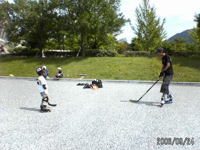 ���̉摜�̒��쌠��
Hiroshima Inline Hockey League(HIHL)�ɂ���܂��B�摜�f�[�^�̖��f�]�p�͌ł����f��\���グ�܂��B