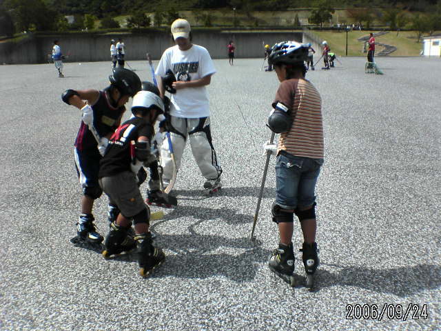 ���̉摜�̒��쌠��
Hiroshima Inline Hockey League(HIHL)�ɂ���܂��B�摜�f�[�^�̖��f�]�p�͌ł����f��\���グ�܂��B