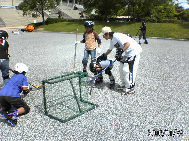 ���̉摜�̒��쌠��
Hiroshima Inline Hockey League(HIHL)�ɂ���܂��B�摜�f�[�^�̖��f�]�p�͌ł����f��\���グ�܂��B