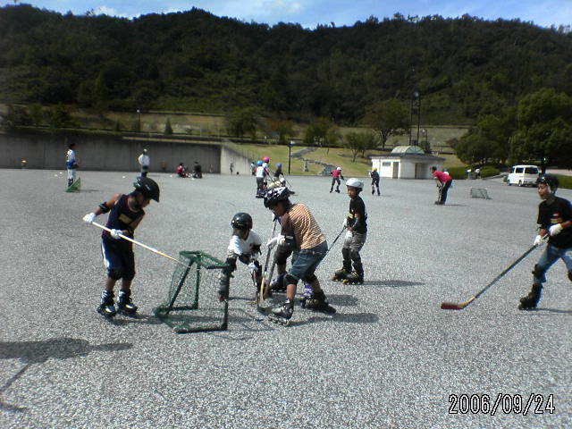 ���̉摜�̒��쌠��
Hiroshima Inline Hockey League(HIHL)�ɂ���܂��B�摜�f�[�^�̖��f�]�p�͌ł����f��\���グ�܂��B
