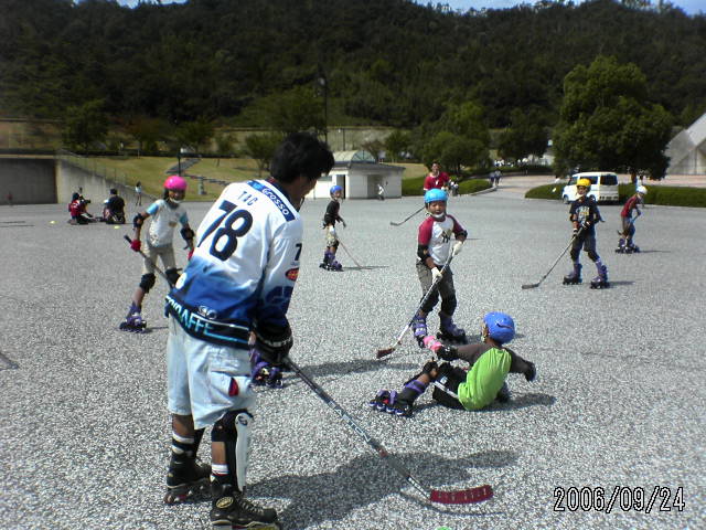 ���̉摜�̒��쌠��
Hiroshima Inline Hockey League(HIHL)�ɂ���܂��B�摜�f�[�^�̖��f�]�p�͌ł����f��\���グ�܂��B