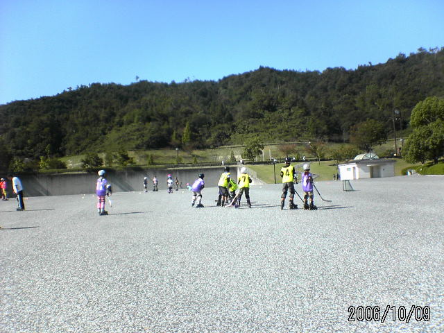 ���̉摜�̒��쌠��
Hiroshima Inline Hockey League(HIHL)�ɂ���܂��B�摜�f�[�^�̖��f�]�p�͌ł����f��\���グ�܂��B