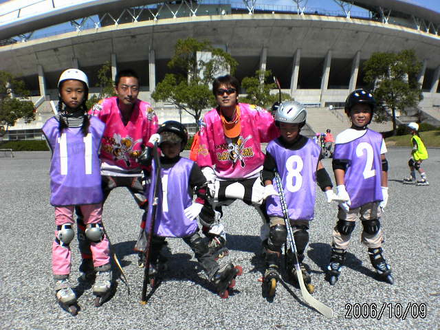 ���̉摜�̒��쌠��
Hiroshima Inline Hockey League(HIHL)�ɂ���܂��B�摜�f�[�^�̖��f�]�p�͌ł����f��\���グ�܂��B