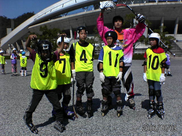 ���̉摜�̒��쌠��
Hiroshima Inline Hockey League(HIHL)�ɂ���܂��B�摜�f�[�^�̖��f�]�p�͌ł����f��\���グ�܂��B