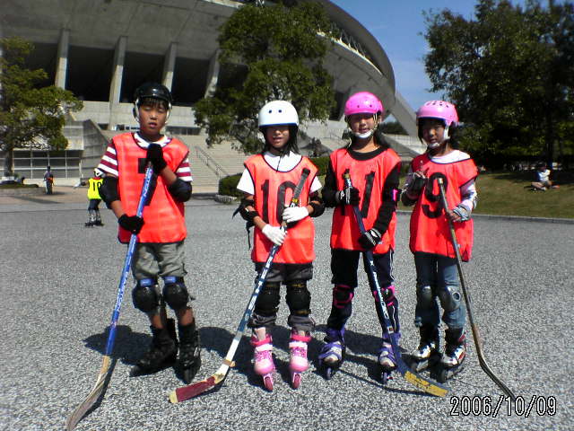 ���̉摜�̒��쌠��
Hiroshima Inline Hockey League(HIHL)�ɂ���܂��B�摜�f�[�^�̖��f�]�p�͌ł����f��\���グ�܂��B