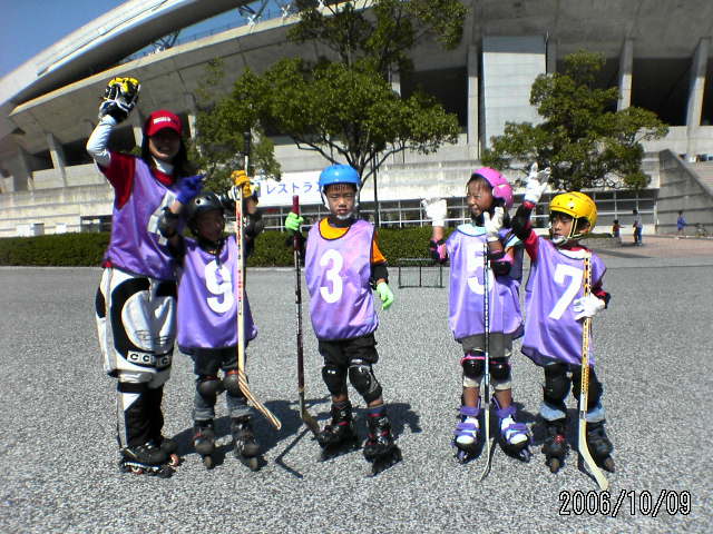 ���̉摜�̒��쌠��
Hiroshima Inline Hockey League(HIHL)�ɂ���܂��B�摜�f�[�^�̖��f�]�p�͌ł����f��\���グ�܂��B