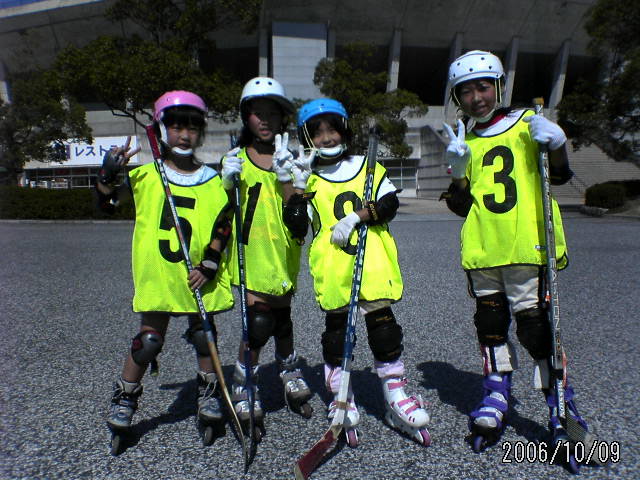 ���̉摜�̒��쌠��
Hiroshima Inline Hockey League(HIHL)�ɂ���܂��B�摜�f�[�^�̖��f�]�p�͌ł����f��\���グ�܂��B