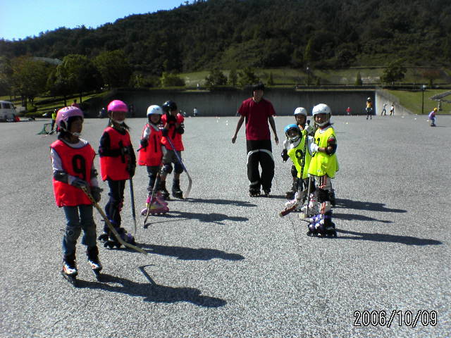 ���̉摜�̒��쌠��
Hiroshima Inline Hockey League(HIHL)�ɂ���܂��B�摜�f�[�^�̖��f�]�p�͌ł����f��\���グ�܂��B