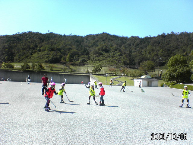 ���̉摜�̒��쌠��
Hiroshima Inline Hockey League(HIHL)�ɂ���܂��B�摜�f�[�^�̖��f�]�p�͌ł����f��\���グ�܂��B