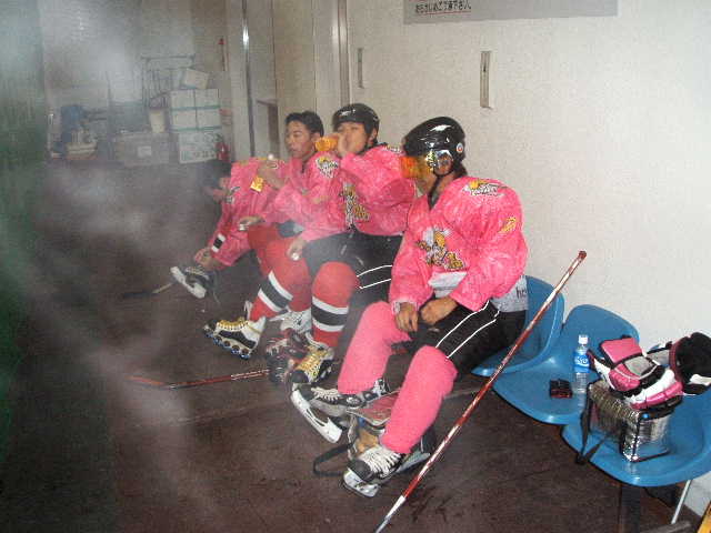 ���̉摜�̒��쌠��
Hiroshima Inline Hockey League(HIHL)�ɂ���܂��B�摜�f�[�^�̖��f�]�p�͌ł����f��\���グ�܂��B