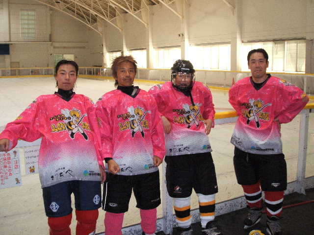 ���̉摜�̒��쌠��
Hiroshima Inline Hockey League(HIHL)�ɂ���܂��B�摜�f�[�^�̖��f�]�p�͌ł����f��\���グ�܂��B