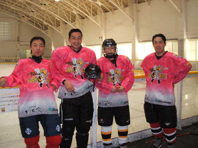 ���̉摜�̒��쌠��
Hiroshima Inline Hockey League(HIHL)�ɂ���܂��B�摜�f�[�^�̖��f�]�p�͌ł����f��\���グ�܂��B