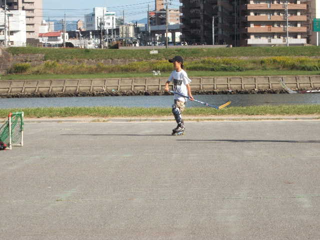 ���̉摜�̒��쌠��
Hiroshima Inline Hockey League(HIHL)�ɂ���܂��B�摜�f�[�^�̖��f�]�p�͌ł����f��\���グ�܂��B