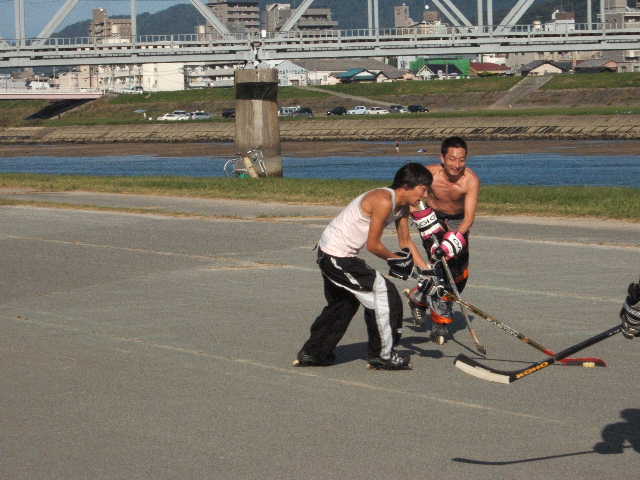���̉摜�̒��쌠��
Hiroshima Inline Hockey League(HIHL)�ɂ���܂��B�摜�f�[�^�̖��f�]�p�͌ł����f��\���グ�܂��B