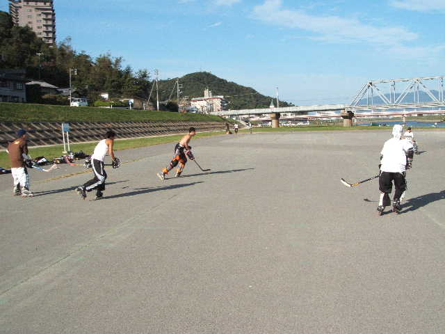 ���̉摜�̒��쌠��
Hiroshima Inline Hockey League(HIHL)�ɂ���܂��B�摜�f�[�^�̖��f�]�p�͌ł����f��\���グ�܂��B