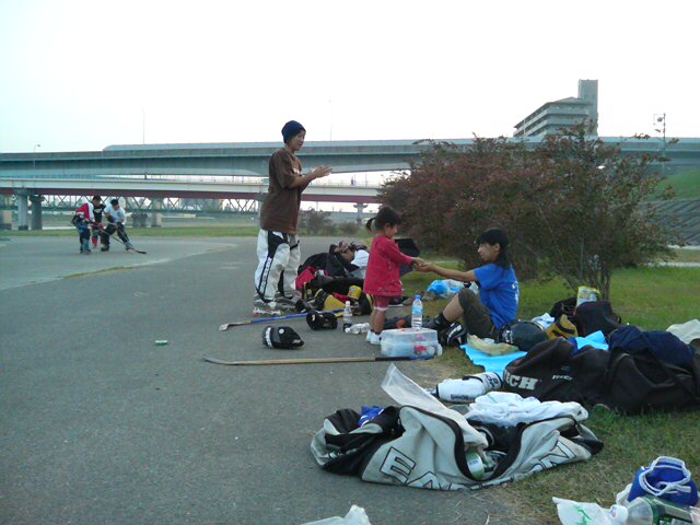 ���̉摜�̒��쌠��
Hiroshima Inline Hockey League(HIHL)�ɂ���܂��B�摜�f�[�^�̖��f�]�p�͌ł����f��\���グ�܂��B