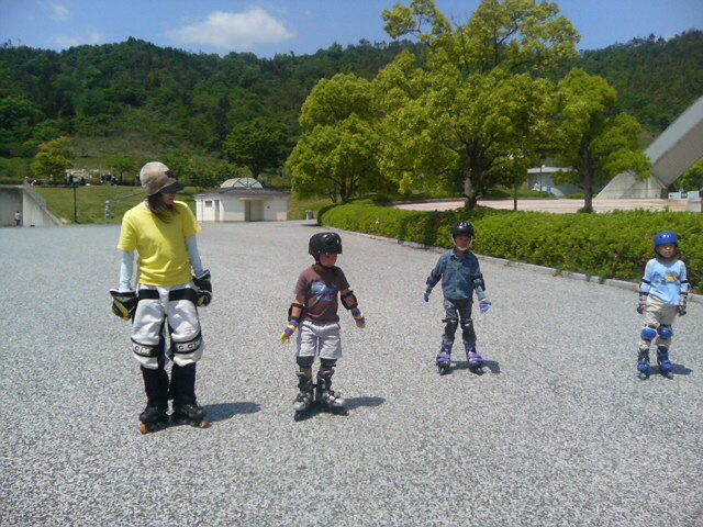 ���̉摜�̒��쌠��
Hiroshima Inline Hockey League(HIHL)�ɂ���܂��B�摜�f�[�^�̖��f�]�p�͌ł����f��\���グ�܂��B