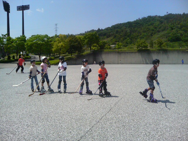 ���̉摜�̒��쌠��
Hiroshima Inline Hockey League(HIHL)�ɂ���܂��B�摜�f�[�^�̖��f�]�p�͌ł����f��\���グ�܂��B